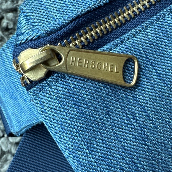 Herschel Fifteen Hip Pack Belt Bag Denim Blue Rare Hipster Crossbody Buckle - Picture 8 of 9